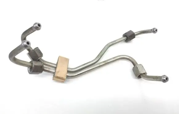 Volvo XC70 Fuel injector supply line/pipe 