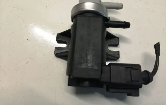 Skoda Octavia Mk2 (1Z) Turbo solenoid valve 1J0906627B 72290345 06T136