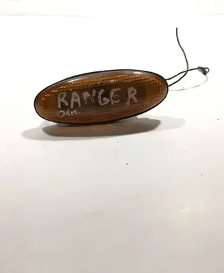 Front fender indicator light