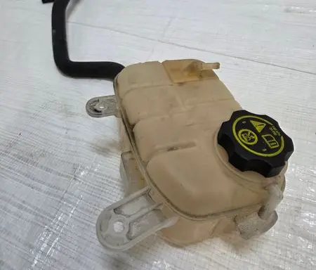 Opel Mokka Coolant expansion tank/reservoir 95380033