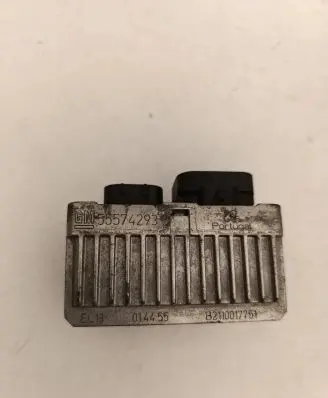 Opel Zafira C Glow plug pre-heat relay 55574293
