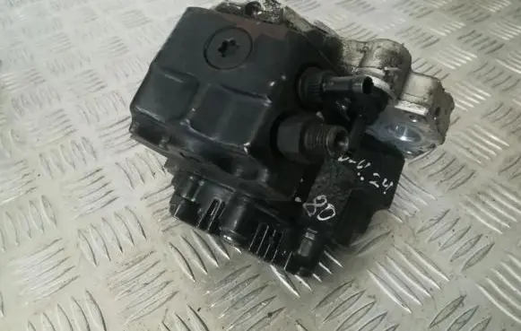 Volvo S80 Fuel injection high pressure pump 0445010043 8689590