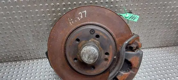 Mercedes-Benz C W203 Front wheel hub spindle knuckle 20900