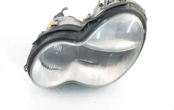 Mercedes-Benz C AMG W203 Headlight/headlamp 2038200161 0301166201