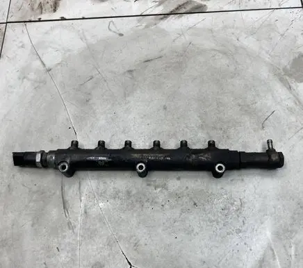 Volvo V70 Fuel main line pipe 8658252