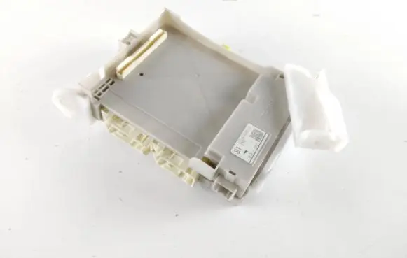Toyota Prius+ (ZVW40) Fuse module 8273047420A 2762 3K191910