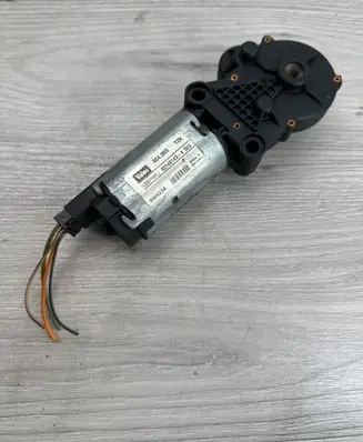 Land Rover Discovery 3 - LR3 Seat adjustment motor 82148143 040923A 404905