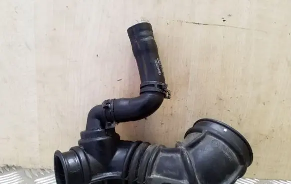 Opel Vectra B Air intake duct part 90528773