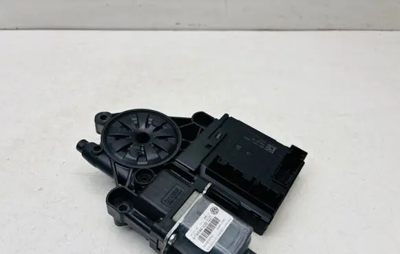 Volkswagen PASSAT B7 Front door window regulator motor 3C0959792B 3AA959702
