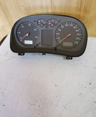 Volkswagen Golf IV Speedometer (instrument cluster) 88311282