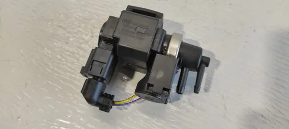 Volkswagen Phaeton Turbo solenoid valve 4252445