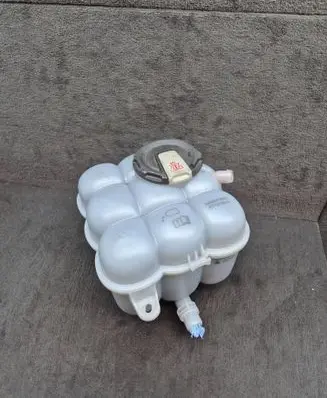 Audi Q7 4M Coolant expansion tank/reservoir R082415251 ET12140C 4M0121403C