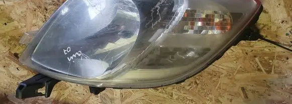 Toyota Yaris Headlight/headlamp