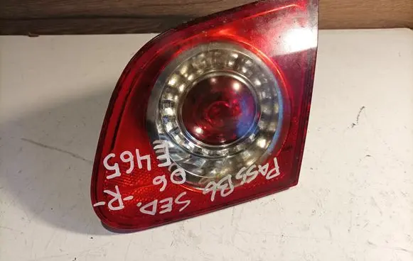 Volkswagen PASSAT B6 Tailgate rear/tail lights