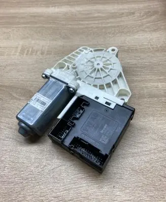 Volkswagen Golf VI Front door window regulator motor 3C0959793A 1T0959701AG