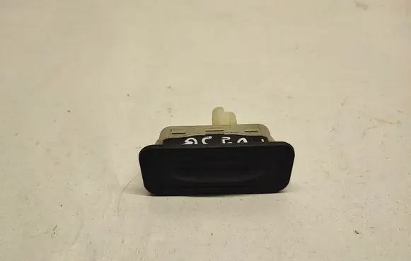 Renault Clio IV Tailgate/boot open switch button 8200385516