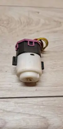 Volkswagen Golf IV Ignition lock 4B0905840