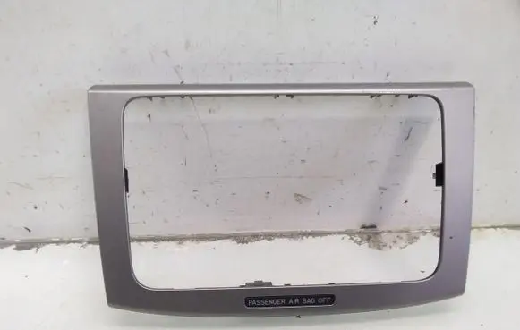 Volkswagen PASSAT B6 Radio/GPS head unit trim 