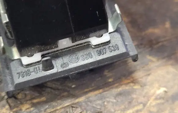 Audi A6 S6 C5 4B Sun solar sensor 3B0907539