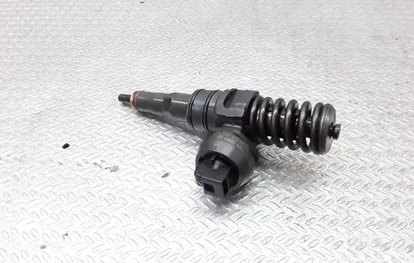 Volkswagen Sharan Fuel injector 038130073AK