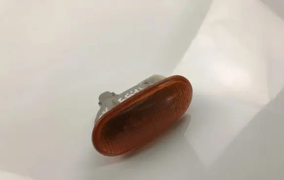 Front fender indicator light