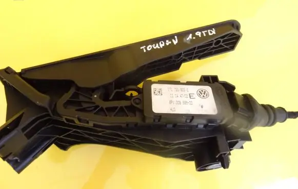 Volkswagen Touran I Accelerator throttle pedal 1T1721503E