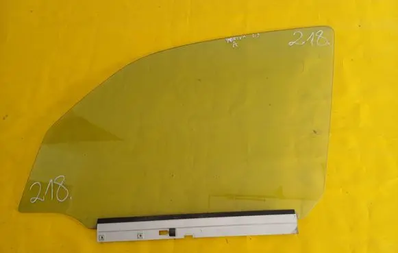 Opel Meriva A Front door window glass four-door