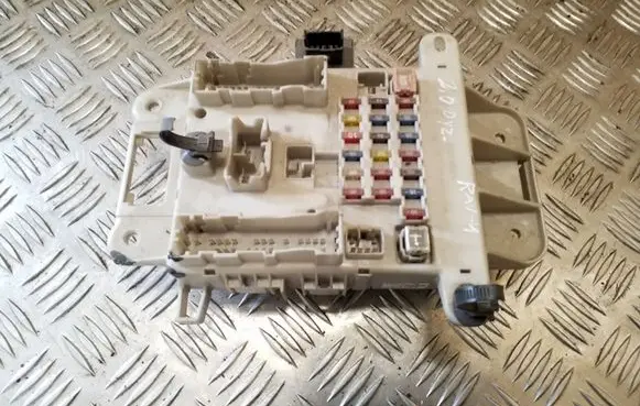 Toyota RAV 4 (XA20) Fuse module