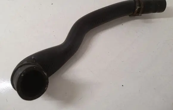 Volkswagen PASSAT B6 Engine coolant pipe/hose