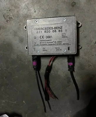 Mercedes-Benz E W211 Antenna control unit 2118200885