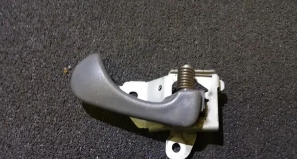 Mitsubishi Carisma Front door interior handle