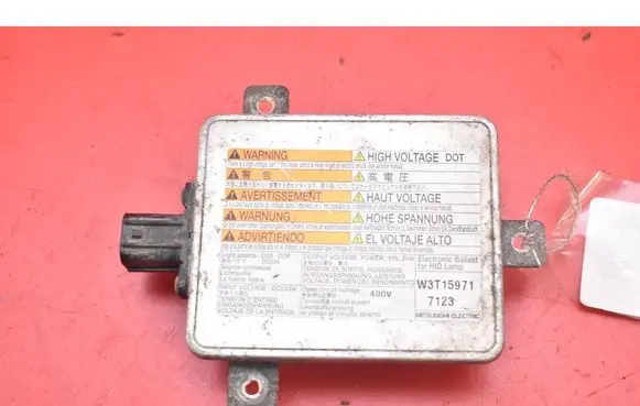 Suzuki Grand Vitara II Voltage converter/converter module W3T15971
