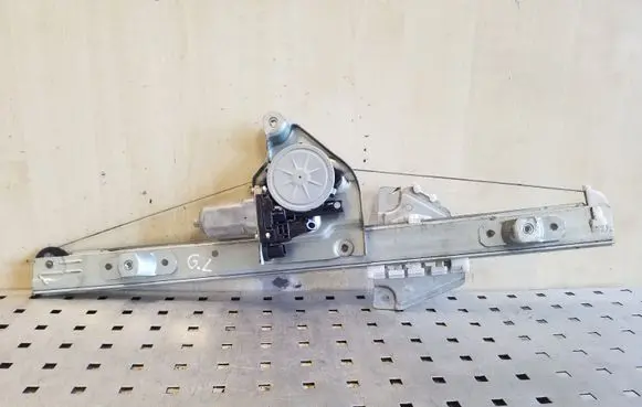 Suzuki Grand Vitara II Rear door window regulator with motor 8346065J00 2621003530