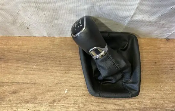 Skoda Octavia Mk4 Gear lever shifter trim leather/knob 5E8711113D