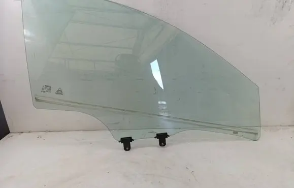 KIA Rio Front door window glass four-door