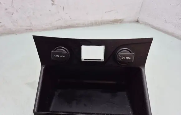 Hyundai Tucson TL Dashboard storage box/compartment 84631D7500
