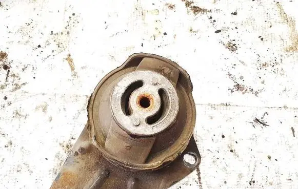 Engine mount bracket