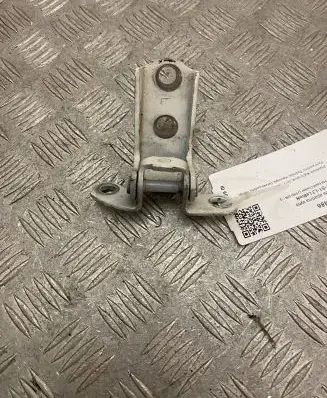 Toyota Land Cruiser (J150) Rear door lower hinge