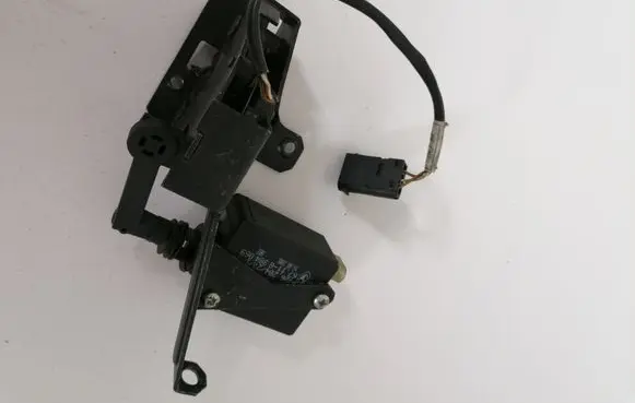 BMW 5 E39 Tailgate window lock/catch/latch 8238469 8384069