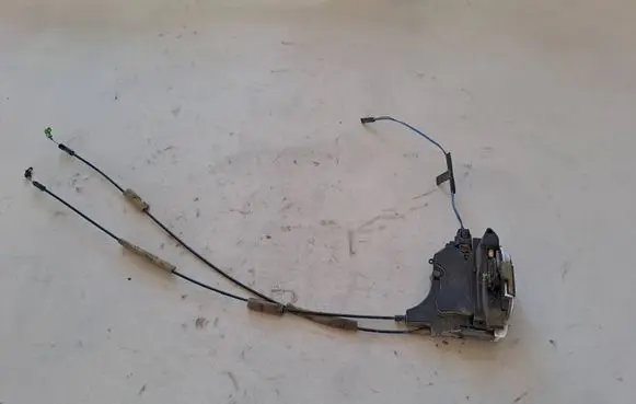 Mitsubishi Grandis Rear door lock