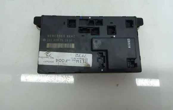 Mercedes-Benz E W211 Door control unit/module 2118207526