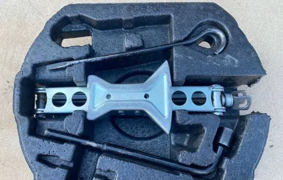 Suzuki SX4 S-Cross Tool set 7548161M00