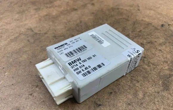 BMW X5 E70 Air suspension control unit module (rear) 37146793163 6793163 37146778966