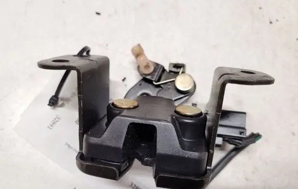 KIA Sportage Tailgate window lock/catch/latch