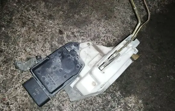 Suzuki Ignis Front door lock