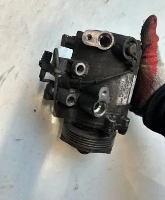 Suzuki Swift I Air conditioning (A/C) compressor (pump) 95200-62ja0