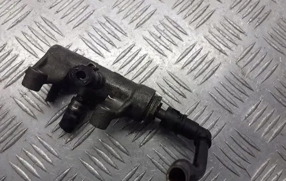 Opel Zafira B Fuel distributor 55183043