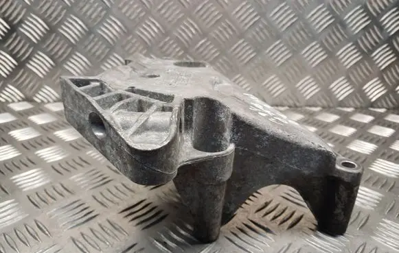 Volkswagen PASSAT B6 Engine mounting bracket 03G199207A
