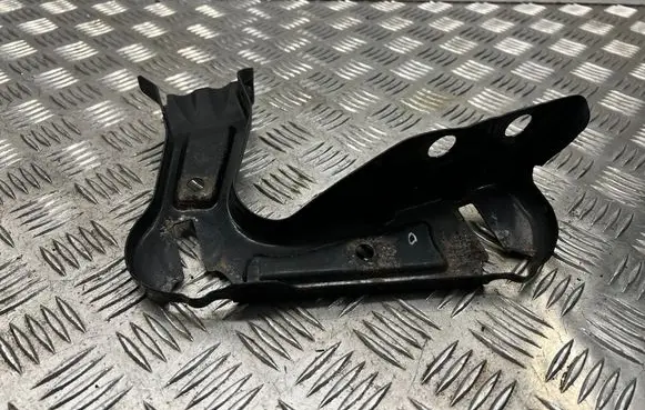Skoda Octavia Mk2 (1Z) Headlight/headlamp mounting bracket 1Z0805071A