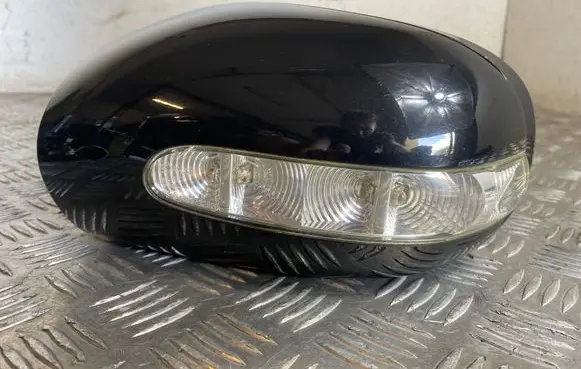 Mercedes-Benz E W211 Front door electric wing mirror 413133419